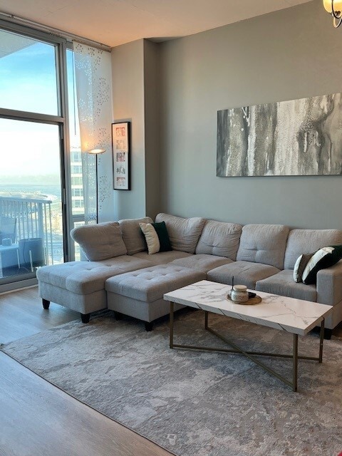 Foto del edificio - 1600 S Indiana Ave