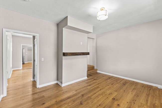 Foto del edificio - Charming 2-Bed, 1-Bath Home with Welcoming Front Porch – Great Columbus Location!