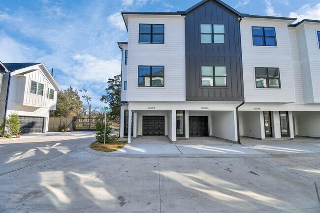 Foto del edificio - 2002 Laverne Willow Ln
