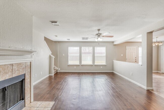 Foto del edificio - 8010 Suffield Glen Ln