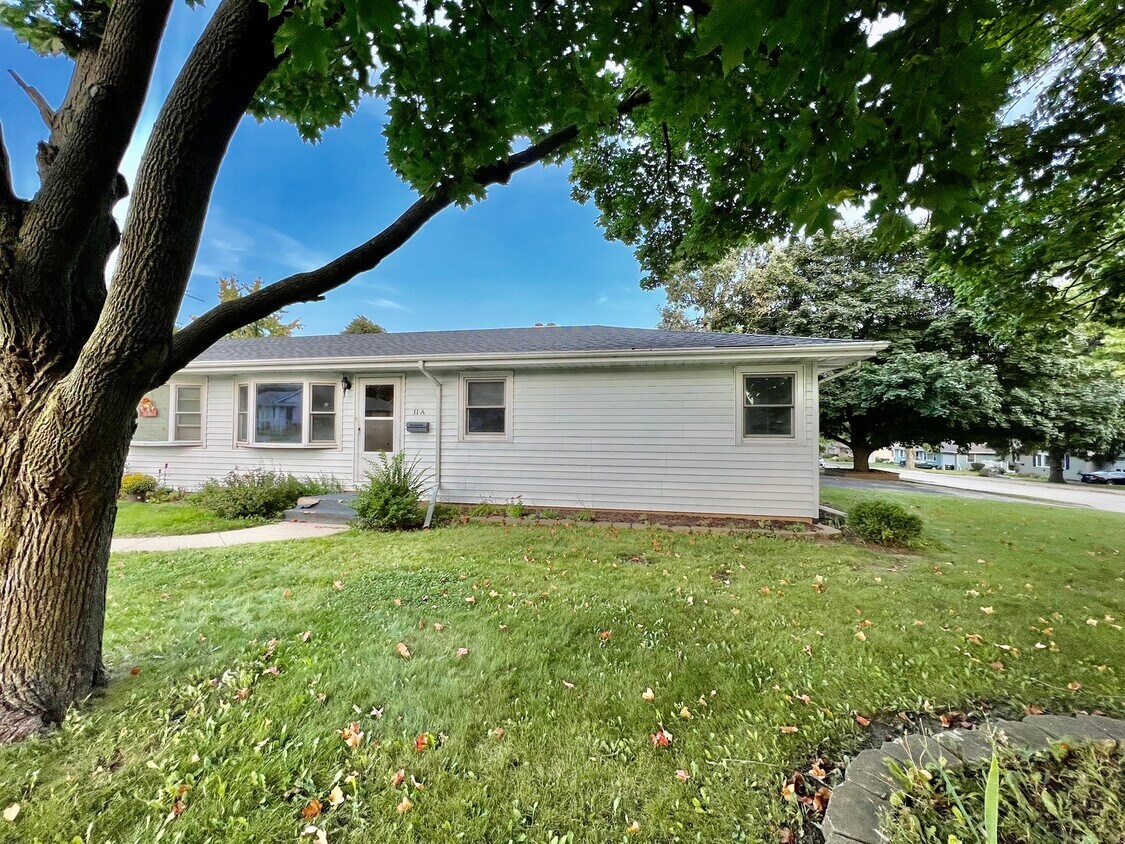 11 N Cherrytree Ct Unit A, North Aurora, IL 60542 Condo for Rent in