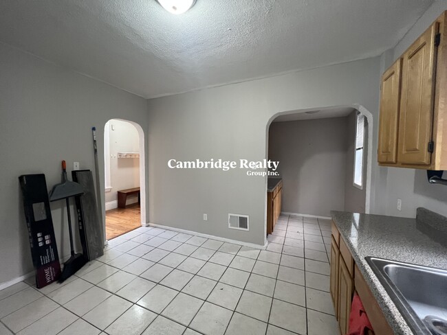 Building Photo - 15 Hudson St