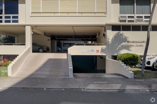 Building Photo - Manoalani