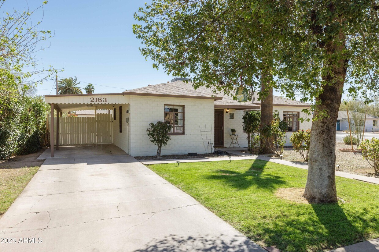 Foto principal - 2163 W Flower St