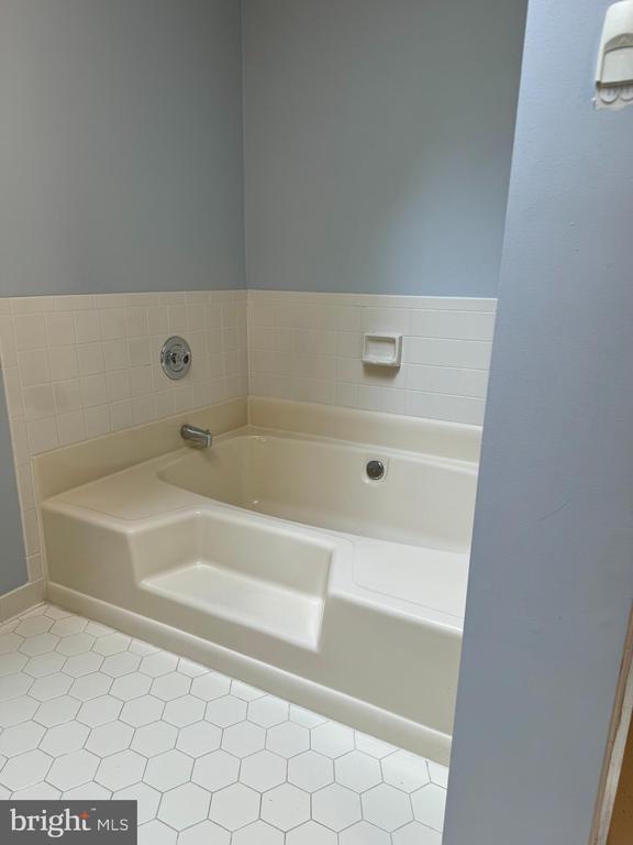 Building Photo - 12859 Valleywood Dr