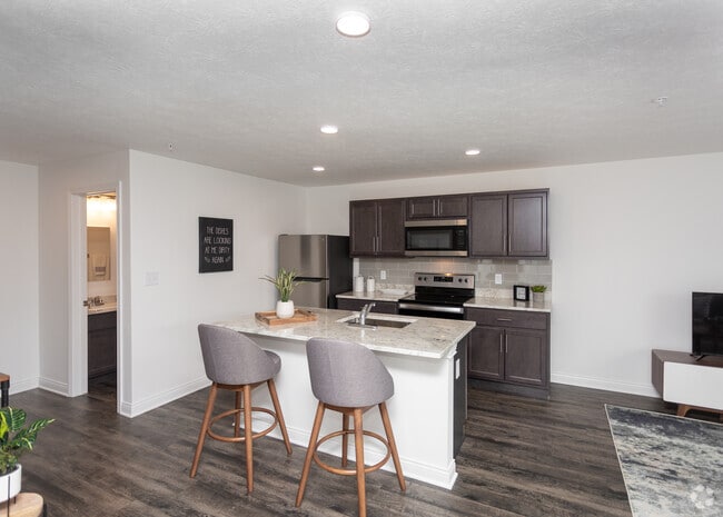 2BR, 2BA - 935 SF - WestRidge Flats Apartments