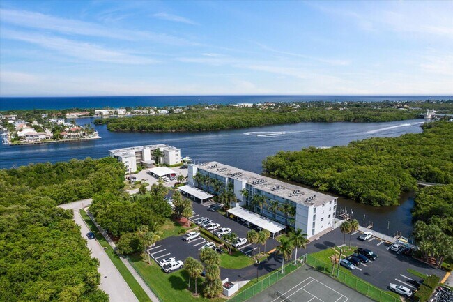 Foto del edificio - 689 NE 6th Ct