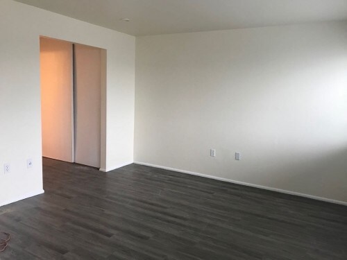 Building Photo - Four Seasons Apartments - Studio
