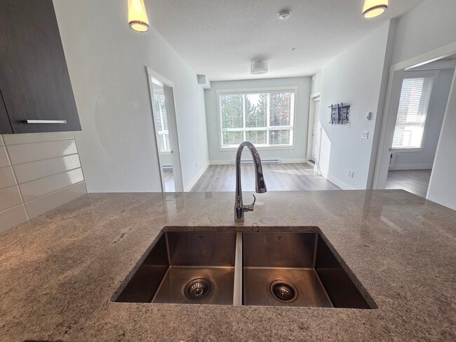 Building Photo - 5485 Brydon Cres