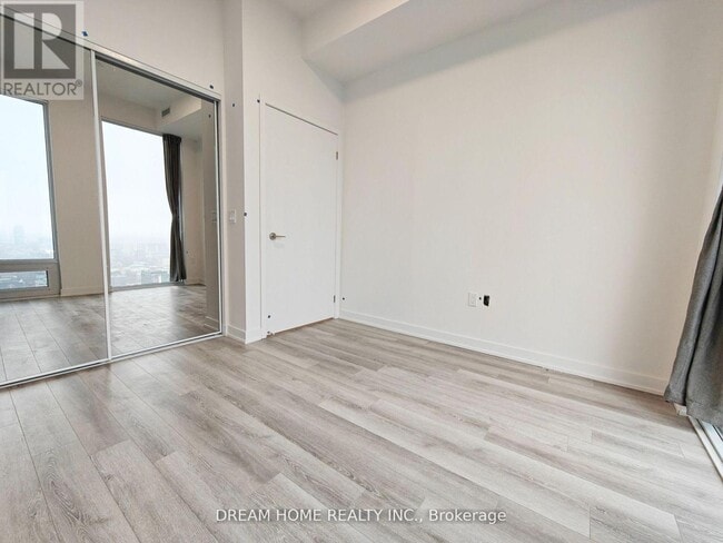 Building Photo - 238 Simcoe St