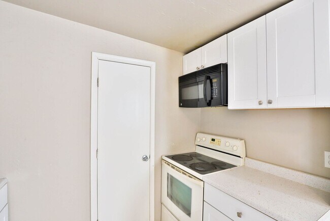 Building Photo - 107 E Madden Dr