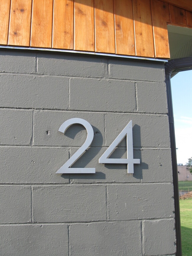 Street Address - 24 Trimble St