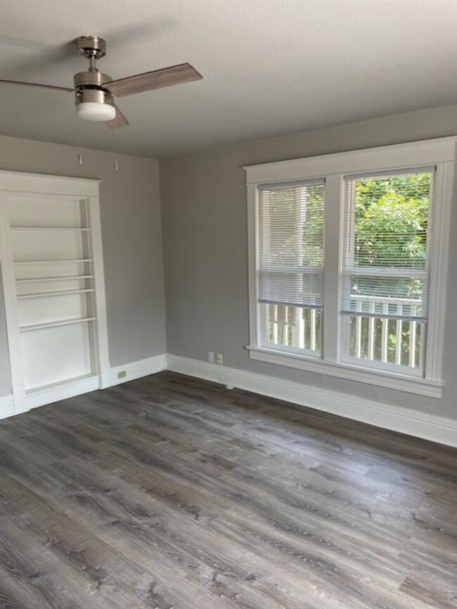 Foto del interior - Farrah Apartments: 1 & 2 Bedroom Renovated...