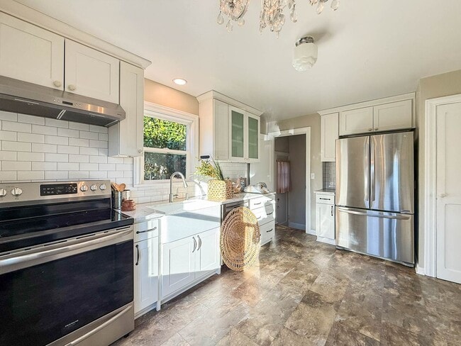 Building Photo - Beautiful Home in Convenient Northgate Location