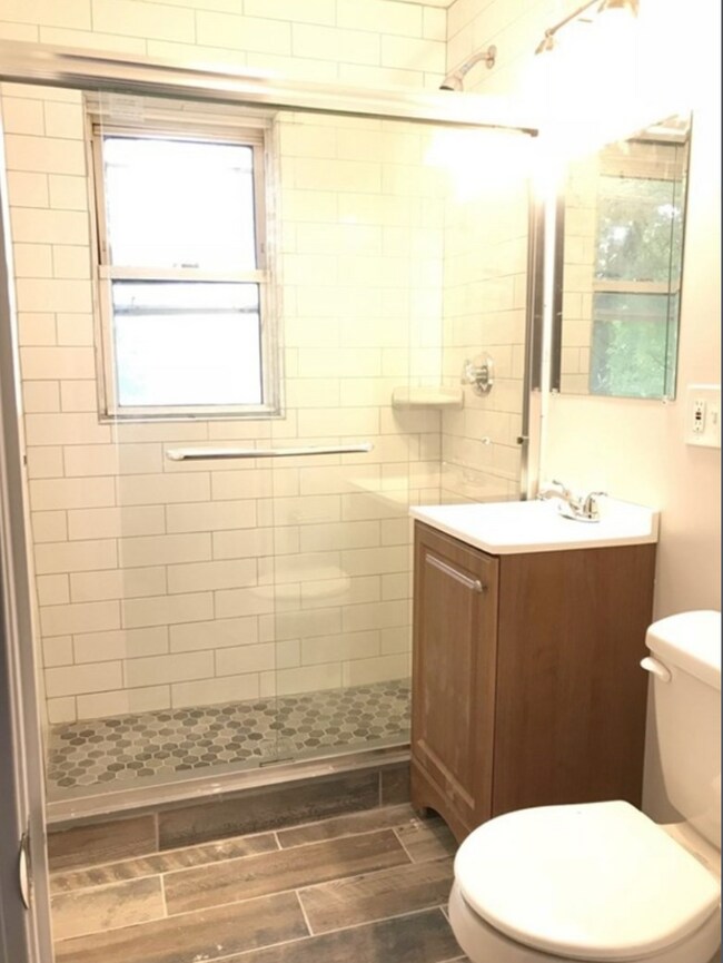 Building Photo - 114-116 Thornton St. Unit 2