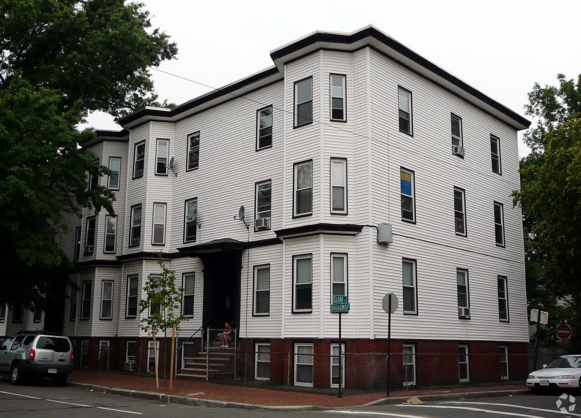 Building Photo - 223-225 Broadway