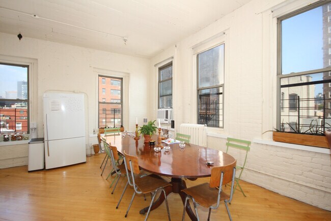 Building Photo - 801 Greenwich St