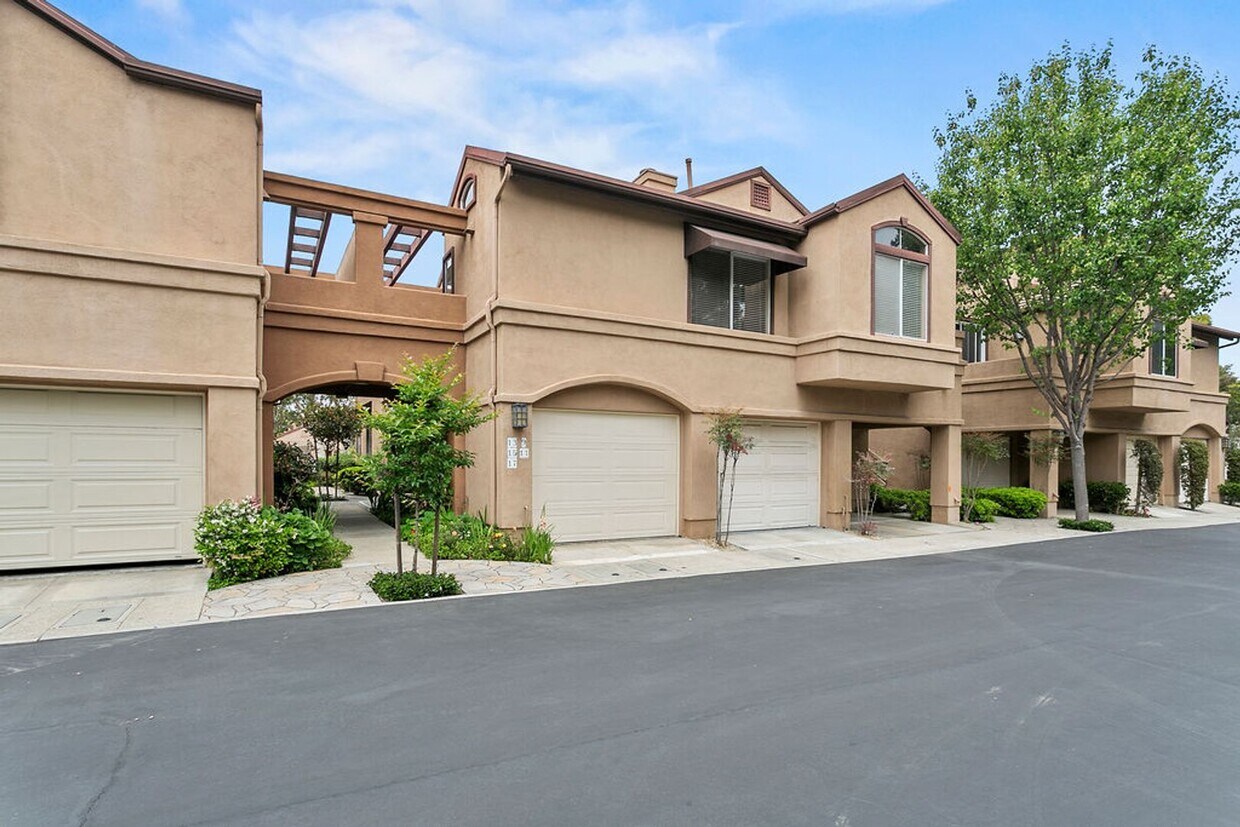 Primary Photo - Furnished Bear Brand condo with Walkabilit...