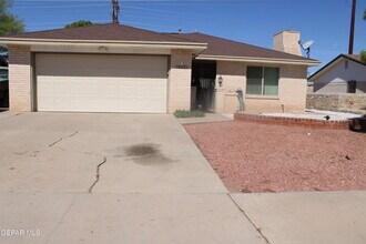 Building Photo - 3145 Red Sails Dr