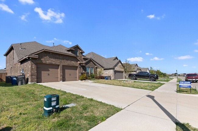 Building Photo - Spacious and Modern Rental Home Available!