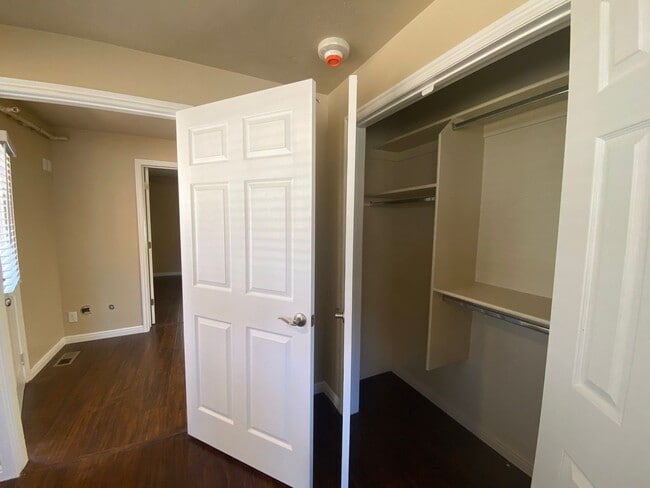 Foto del edificio - *utilities included* Three bedroom apartme...