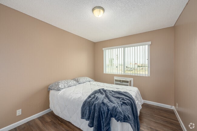 1BR, 1BA - 500SF - Bedroom - Olive Properties