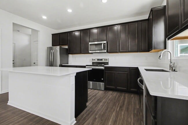 Building Photo - 832 Kuss Dr