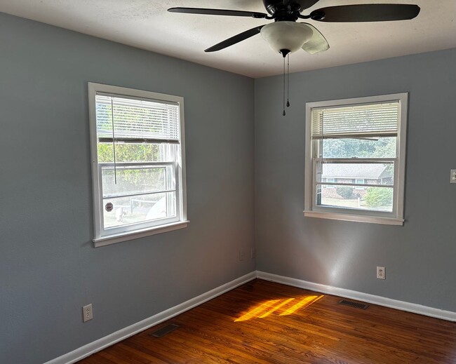 Foto del edificio - 3 BED 1.5 BATH IN HEART OF FAYETTEVILLE NC