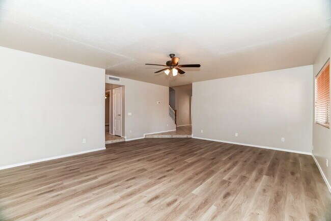 Foto del edificio - 1662 W Campbell Ave