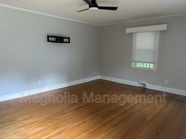 Building Photo - 437 Norvell St