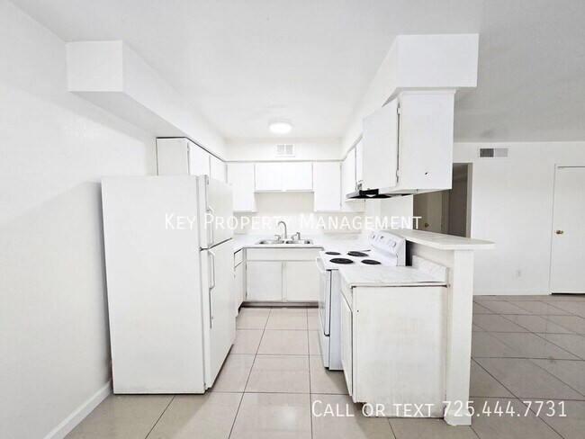 Foto del edificio - REMODELED UPSTAIRS 2 BED, 1 BATH UNIT * OP...