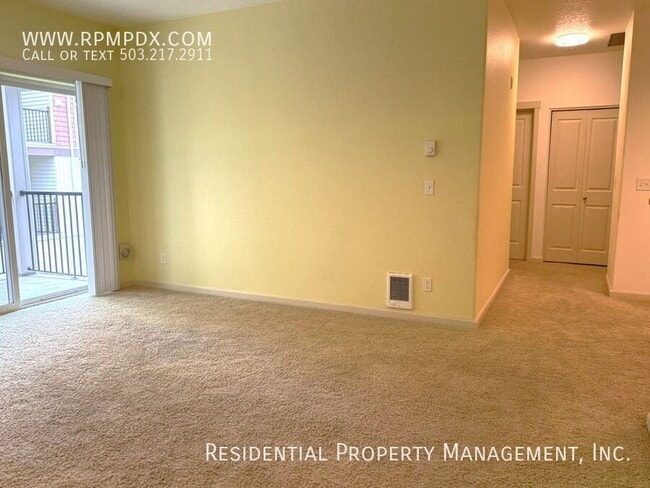 Building Photo - 11830 NW Holly Springs Ln