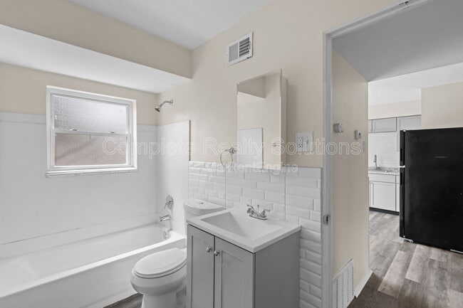 Building Photo - 2323 Woodson Rd