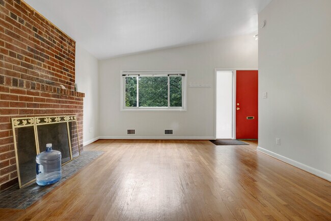 Foto del edificio - 4208 19th Pl NE