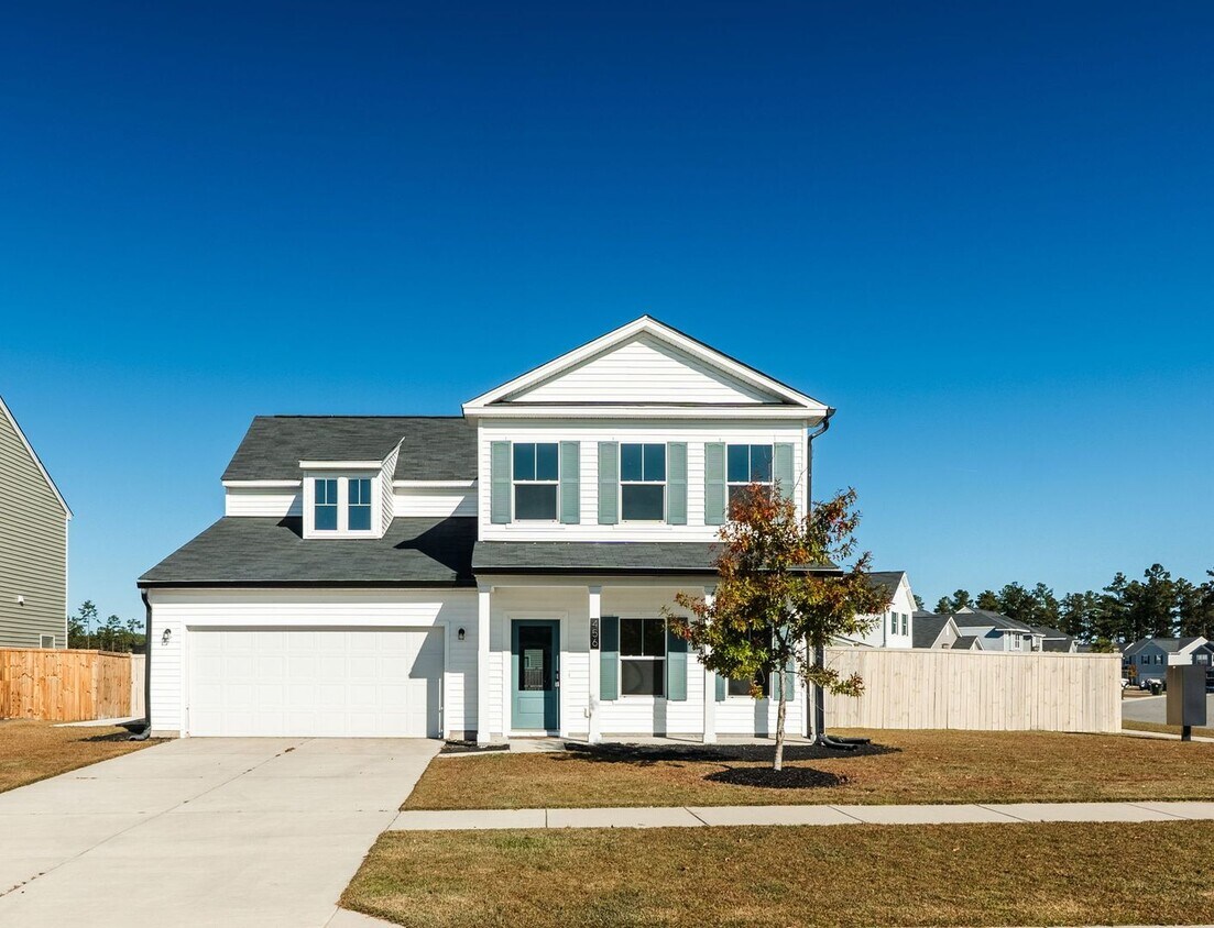 Foto principal - Elegant & Spacious Home in Summerville’s Cane Bay Community