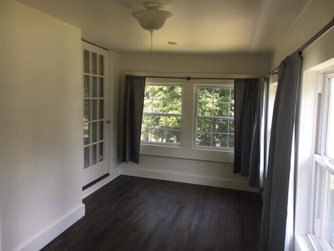 Building Photo - 129 Genesee St