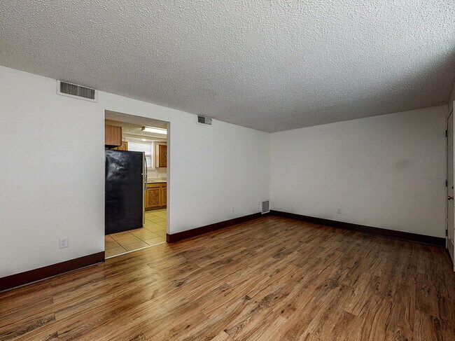 Building Photo - 509 Welch Ave