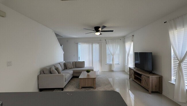 Foto del edificio - Spacious 3-Bed, 2.5-Bath Townhome in a Quiet Location!