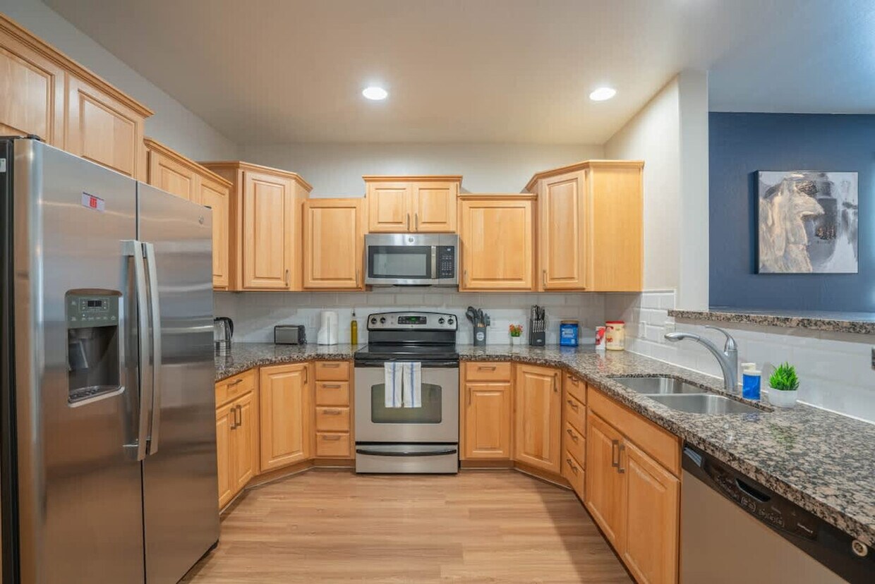 Foto principal - 1275 E University Dr