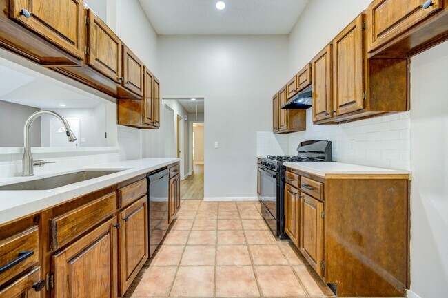 Building Photo - 8418 Mosshang Ct