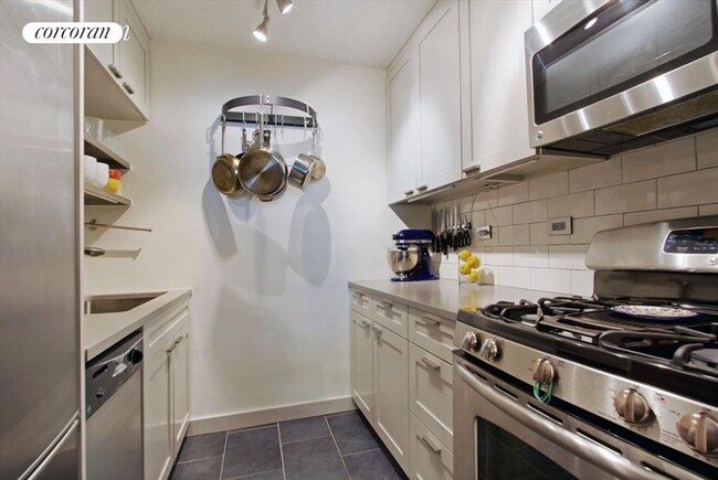 Foto del edificio - 77 E 12th St