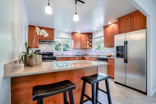 Foto del edificio - 2040 Shady Ln