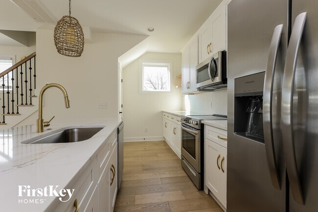 Building Photo - 4047 Cedar Cir