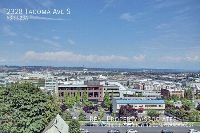 Building Photo - Large home with two kitchens near Downtown...