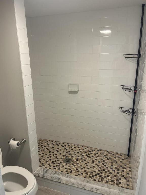 Building Photo - 216 Glenview Blvd