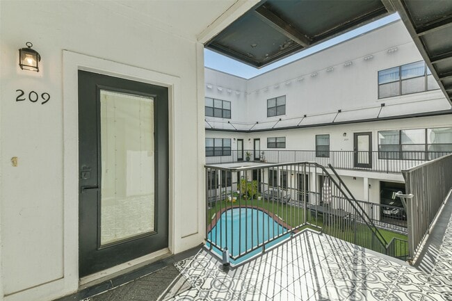 Building Photo - 17 Waugh Dr