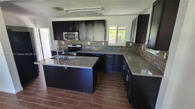 Foto del edificio - 510 N 69th Ave