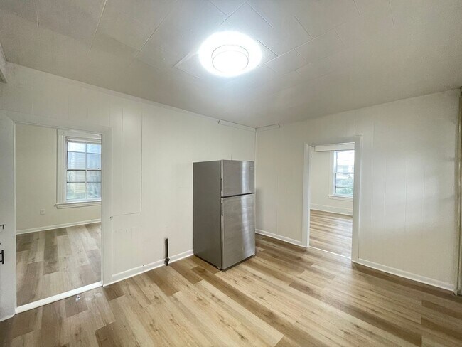 Building Photo - 475 Wilson St