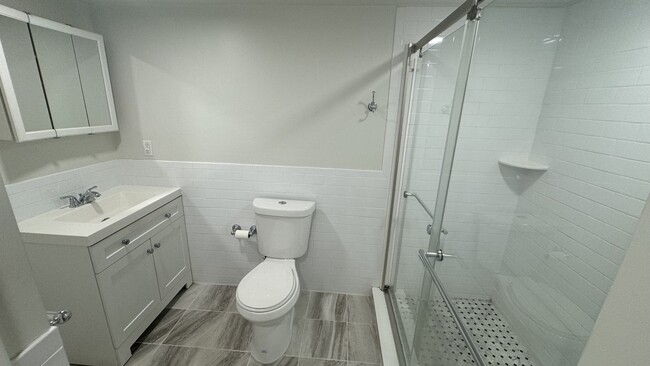 bathroom - 560 N 16th St