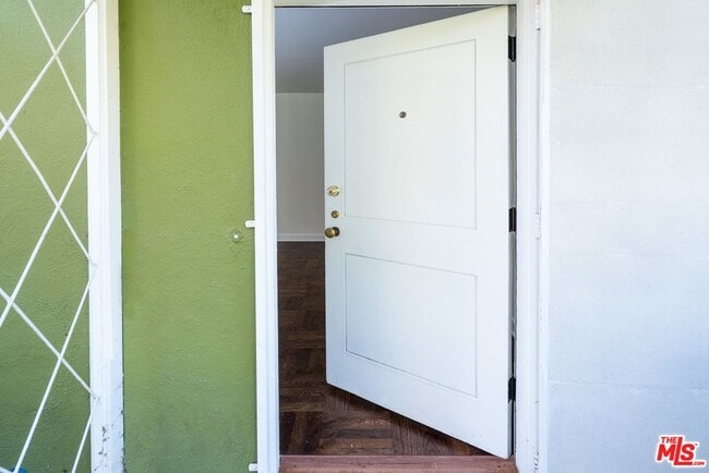 Building Photo - 5420 Village Grn